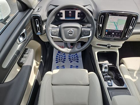 Certified 2024 Volvo XC40 B5 Ultimate w/ Climate Package AWD/4WD image 11