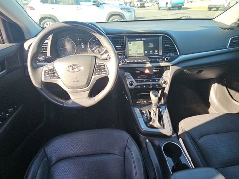 Used 2017 Hyundai Elantra Limited w/ Limited Tech Package 08 FWD image 9