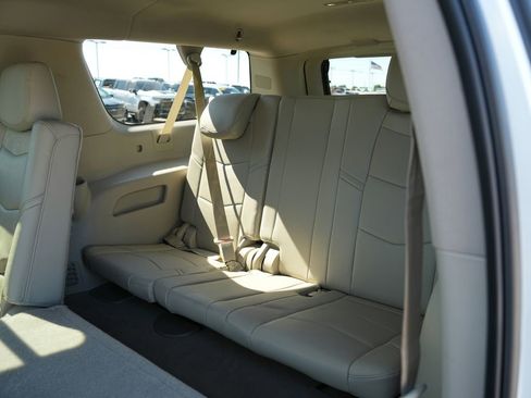 Used 2019 Cadillac Escalade ESV Luxury AWD/4WD image 25