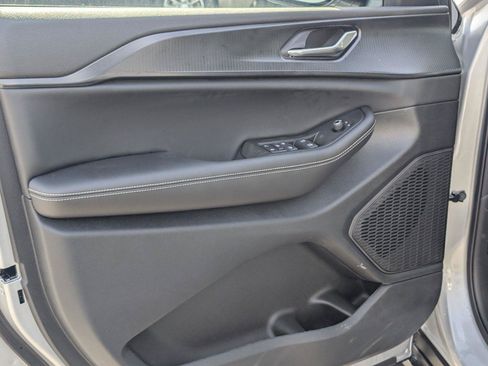New 2025 Jeep Grand Cherokee Altitude RWD image 14
