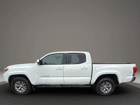Used 2017 Toyota Tacoma SR5 image 9