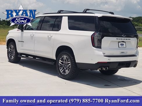 Used 2025 Chevrolet Suburban Z71 w/ Comfort Package AWD/4WD image 4