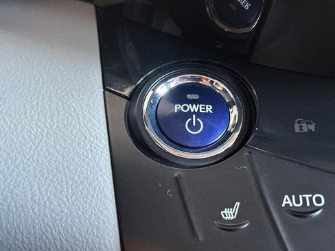 Used 2013 Toyota RAV4 EV FWD image 23