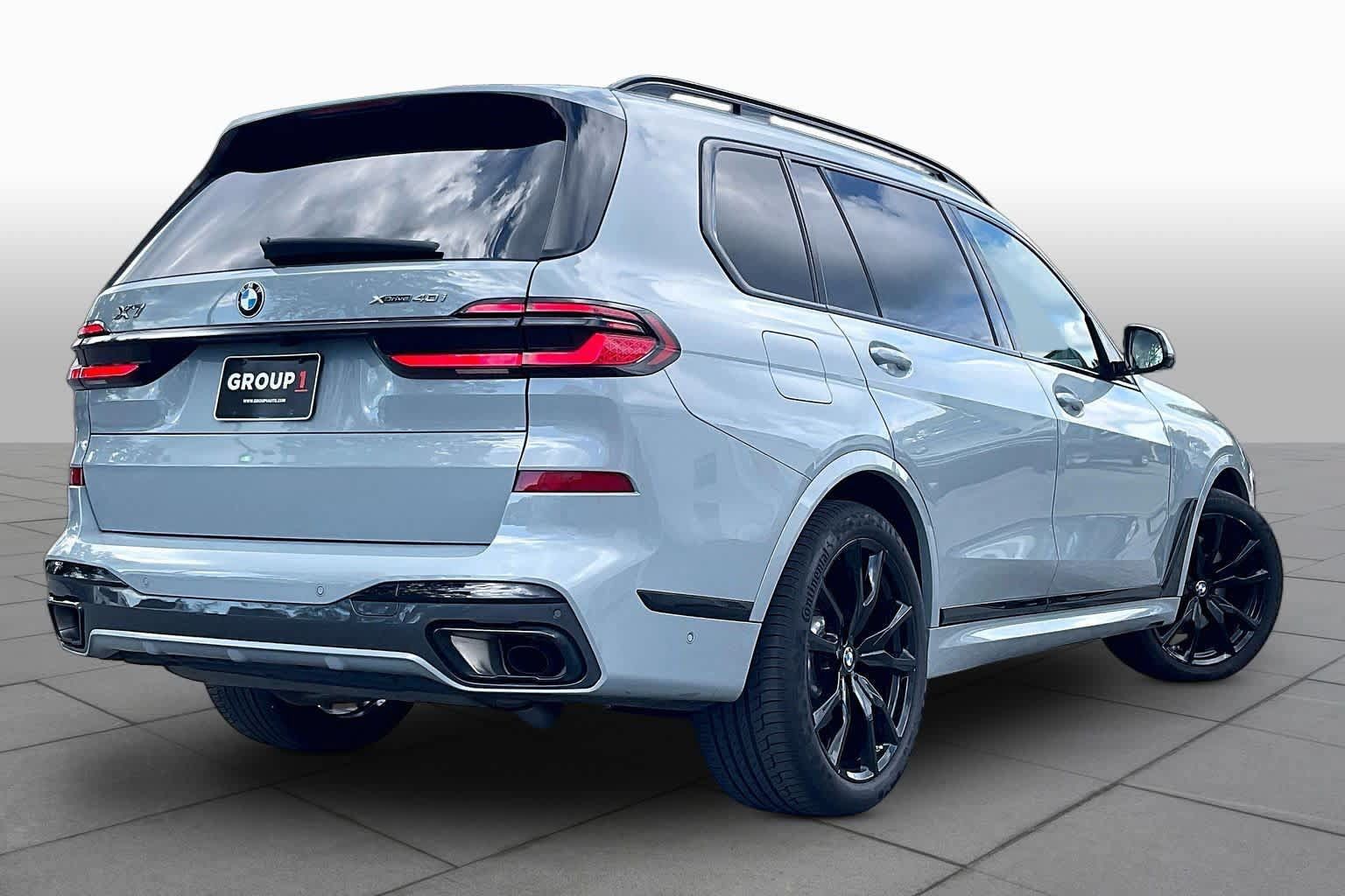 Used 2025 BMW X7 xDrive40i w/ M Sport Package AWD/4WD image 12