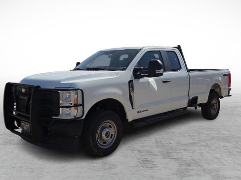 Used 2024 Ford F250 XL AWD/4WD image 5