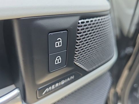 Used 2024 Land Rover Defender 90 S image 25