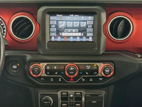 Used 2021 Jeep Wrangler Unlimited Rubicon w/ LED Lighting Group AWD/4WD image 15