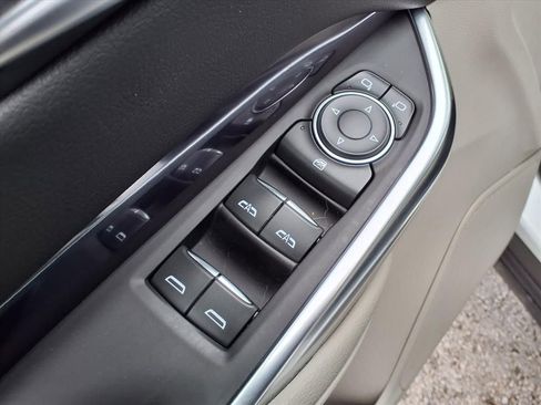 Used 2023 Cadillac XT4 Luxury w/ Cold Weather Package image 15