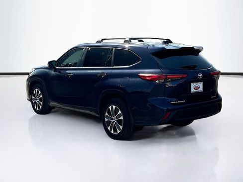 Used 2023 Toyota Highlander XLE AWD/4WD image 7