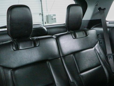 Used 2021 Ford Explorer XLT w/ Equipment Group 202A AWD/4WD image 29