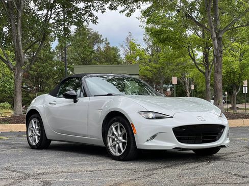 Used 2016 MAZDA MX-5 Miata Sport RWD image 7