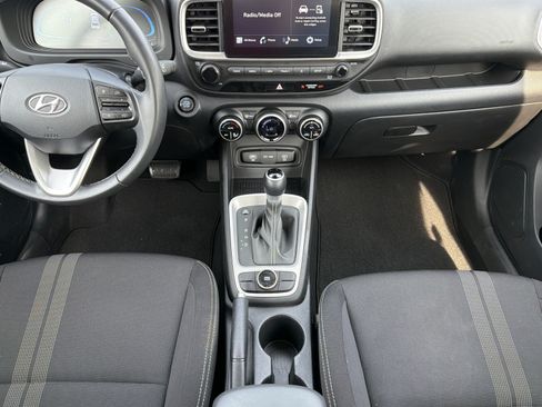 Used 2025 Hyundai Venue SEL FWD image 10