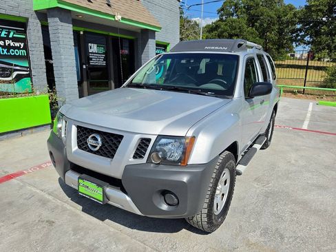Used 2015 Nissan Xterra X RWD image 3