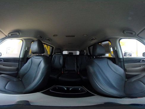 Used 2026 Kia Carnival FWD image 40