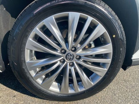 Used 2023 Toyota Highlander Platinum image 29