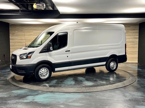 Used 2022 Ford Transit 250 Medium Roof AWD image 5