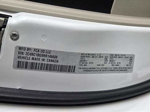 Used 2024 Chrysler Pacifica Touring-L image 23