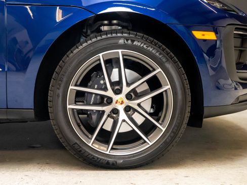 Certified 2026 Porsche Macan AWD/4WD image 17