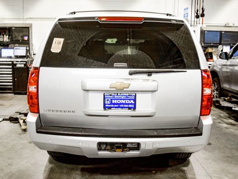 Used 2013 Chevrolet Suburban LT w/ Luxury Package AWD/4WD image 16
