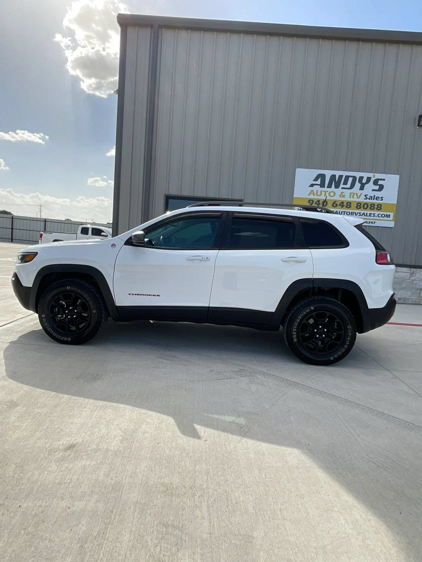 Used 2021 Jeep Cherokee Trailhawk w/ Trailer Tow Group AWD/4WD image 8