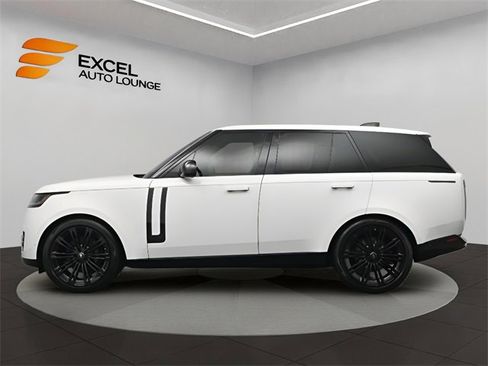 Used 2023 Land Rover Range Rover SE image 2