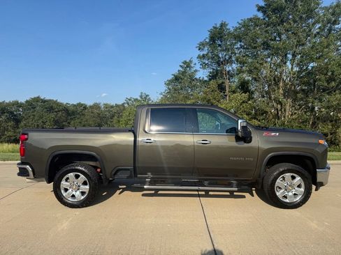 Used 2022 Chevrolet Silverado 2500 LTZ w/ LTZ Plus Package AWD/4WD image 2