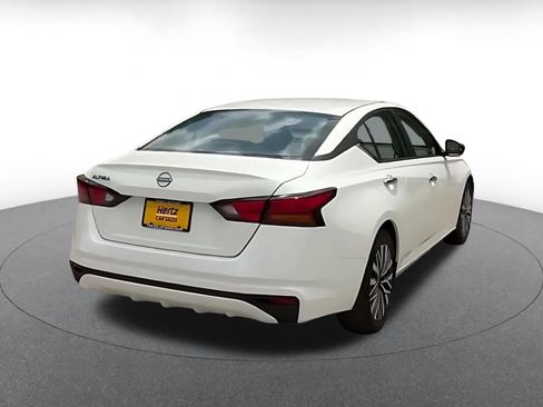 Used 2025 Nissan Altima 2.5 SV FWD image 11