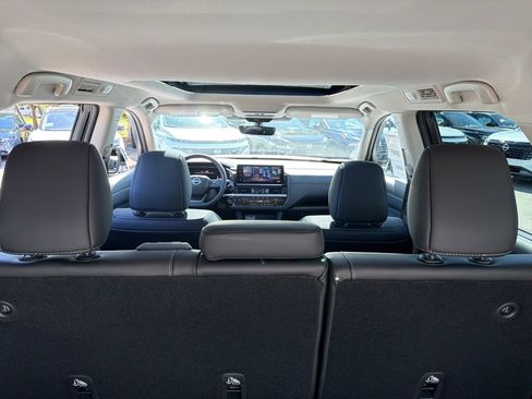 New 2026 Nissan Pathfinder SL w/ SL Premium Package (P04) FWD image 33