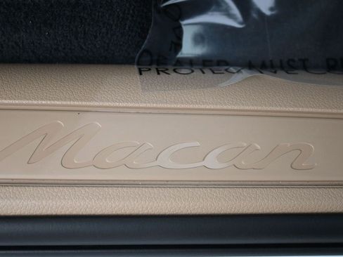 Used 2025 Porsche Macan image 36