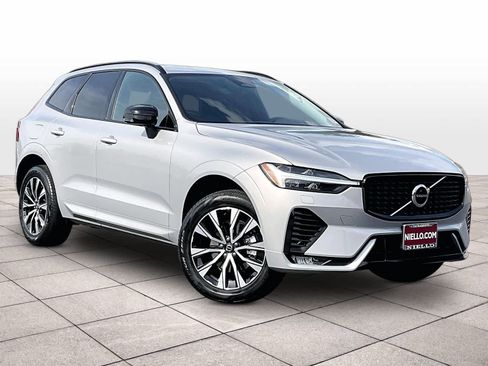 Used 2025 Volvo XC60 B5 Core image 2