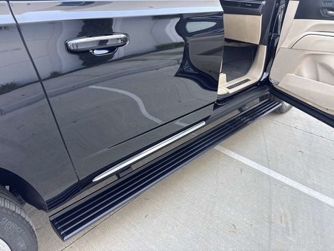 Used 2021 Cadillac Escalade ESV Premium Luxury w/ Driver Assist Tech Package RWD image 8