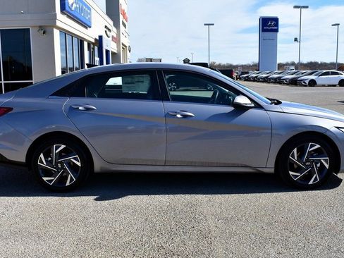 New 2026 Hyundai Elantra Limited FWD image 2