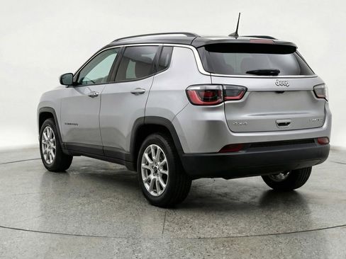Used 2025 Jeep Compass Limited image 6