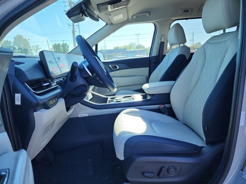 New 2026 Kia Carnival EX image 5