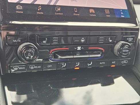 New 2025 Jeep Grand Cherokee L Limited image 21