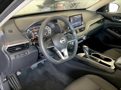 Used 2023 Nissan Altima 2.5 SV image 16