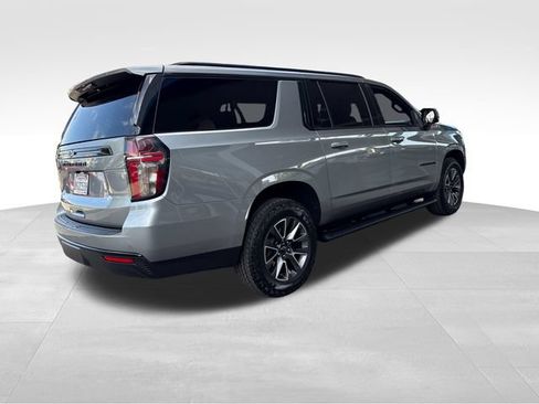 Certified 2023 Chevrolet Suburban Z71 w/ Luxury Package AWD/4WD image 5