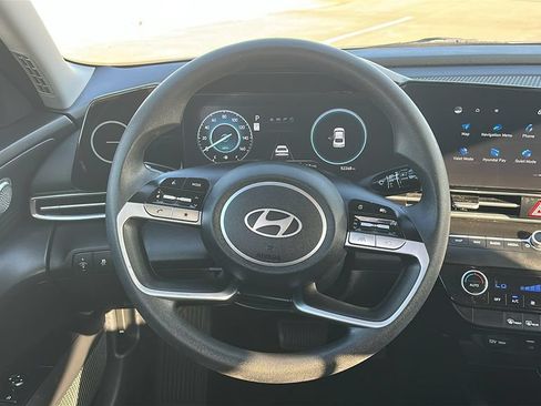 Used 2024 Hyundai Elantra SEL FWD image 22