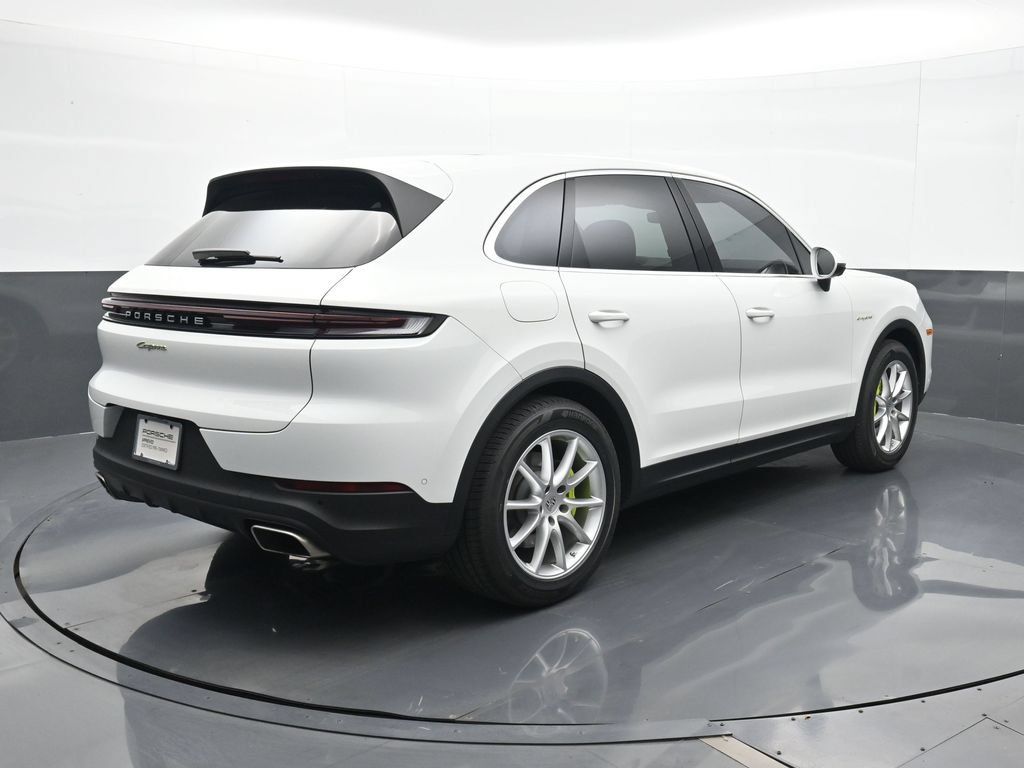 Certified 2024 Porsche Cayenne AWD/4WD image 22
