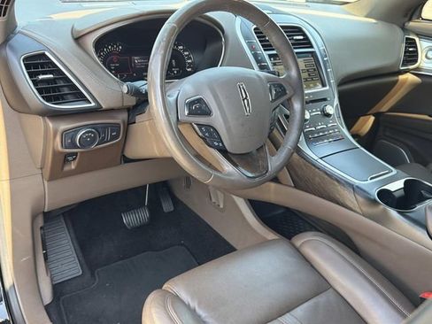 Used 2016 Lincoln MKX Reserve w/ Luxury Package FWD image 17