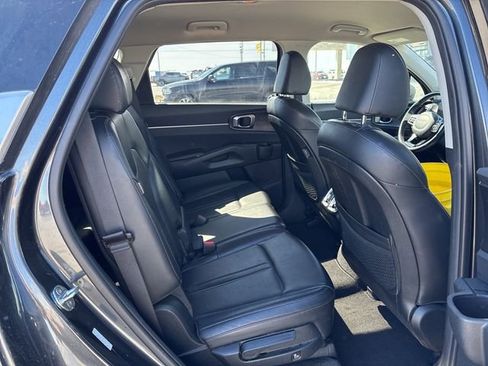 Used 2024 Kia Sorento S FWD image 16