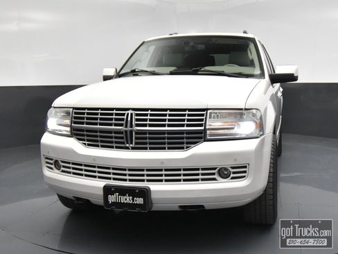 Used 2014 Lincoln Navigator 2WD image 46