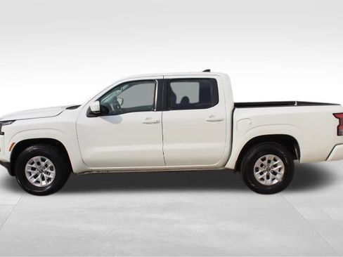 Used 2024 Nissan Frontier SV image 4
