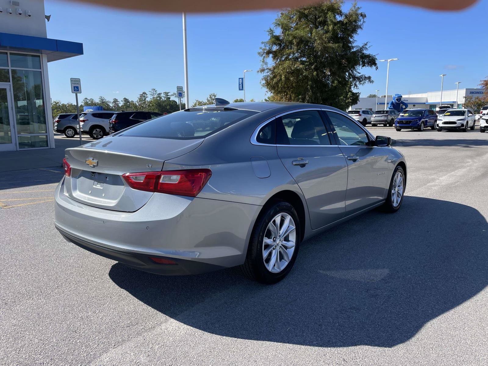 Used 2025 Chevrolet Malibu LT FWD image 6