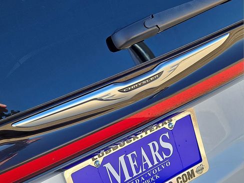 Used 2023 Chrysler Pacifica Limited image 13