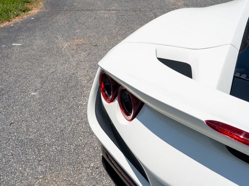 Used 2022 Ferrari F8 Tributo RWD image 18