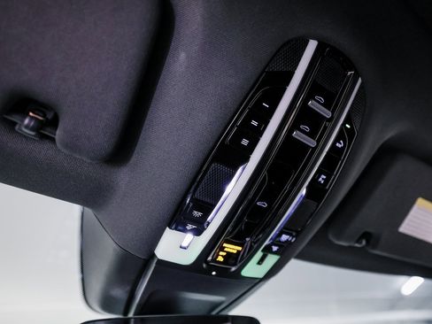 Certified 2023 Porsche Panamera Platinum Edition image 21