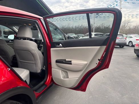 Used 2022 Kia Sportage LX image 16