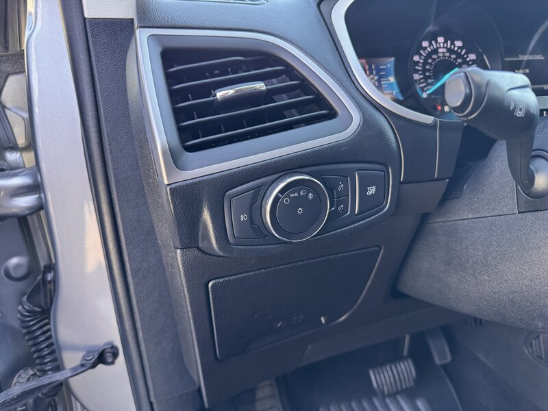 Used 2020 Ford Edge SEL FWD image 29
