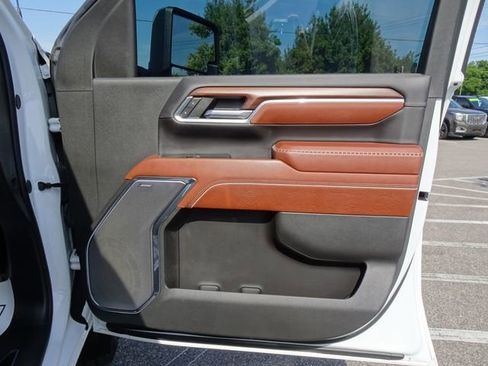 Used 2024 GMC Sierra 2500 Denali Ultimate AWD/4WD image 18